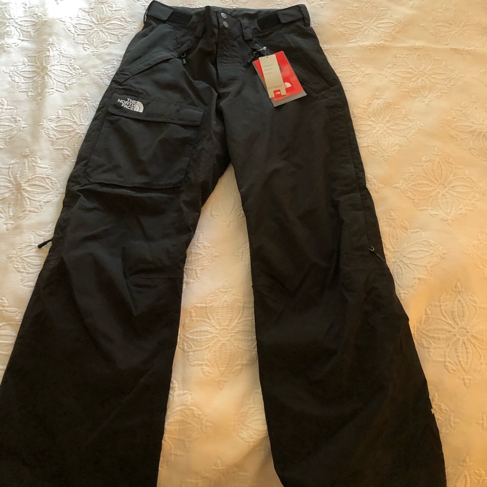 The Northface men’s ski/snowboard pants